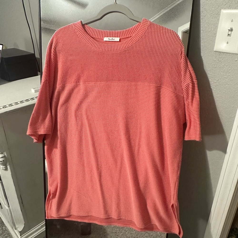 Tres Bien Coral Ribbed Knit Top